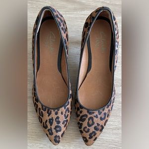 Clarks indigo animal printed shoes cheetah cow fur shirt heel 5 1/2